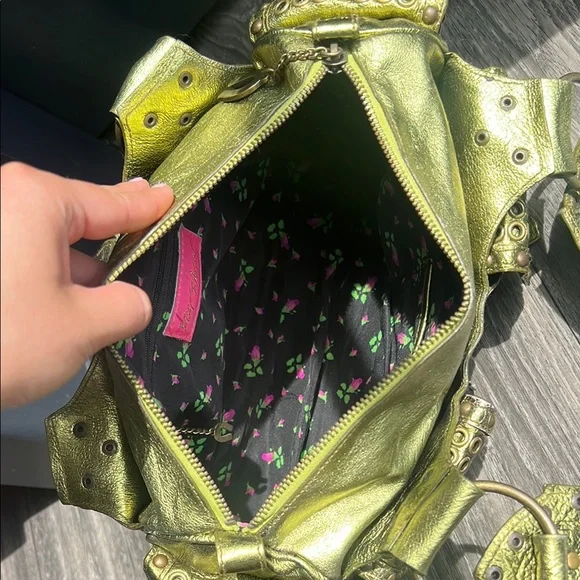 Vintage Green Leather Betsey Johnson Bag - Picture 9 of 10